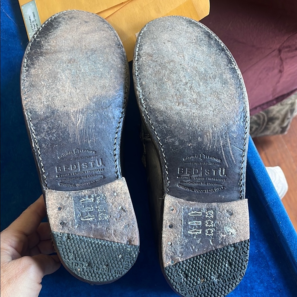 Bed Stu Gray Flats with Moccasin Toe and Slip-On Design - Picture 4 of 5